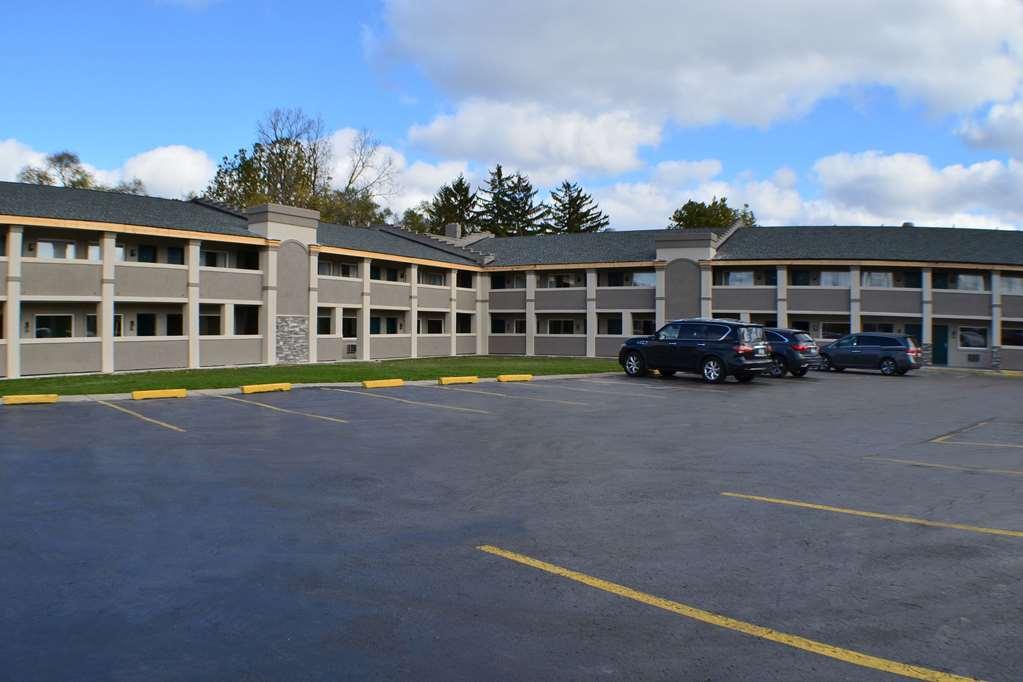 Clarion Pointe East Lansing University Area Εξωτερικό φωτογραφία