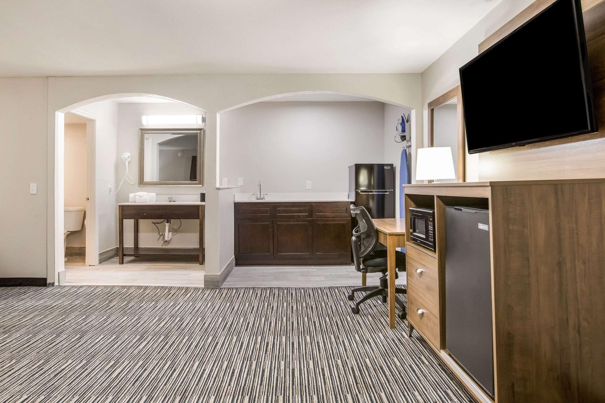 Clarion Pointe East Lansing University Area Εξωτερικό φωτογραφία